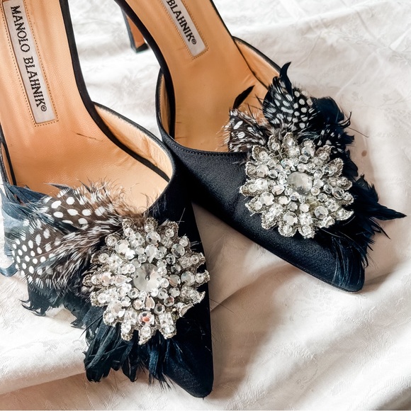 MANOLO BLAHNIK - Crystal Embellishments D'Orsay Pumps - Picture 3 of 5